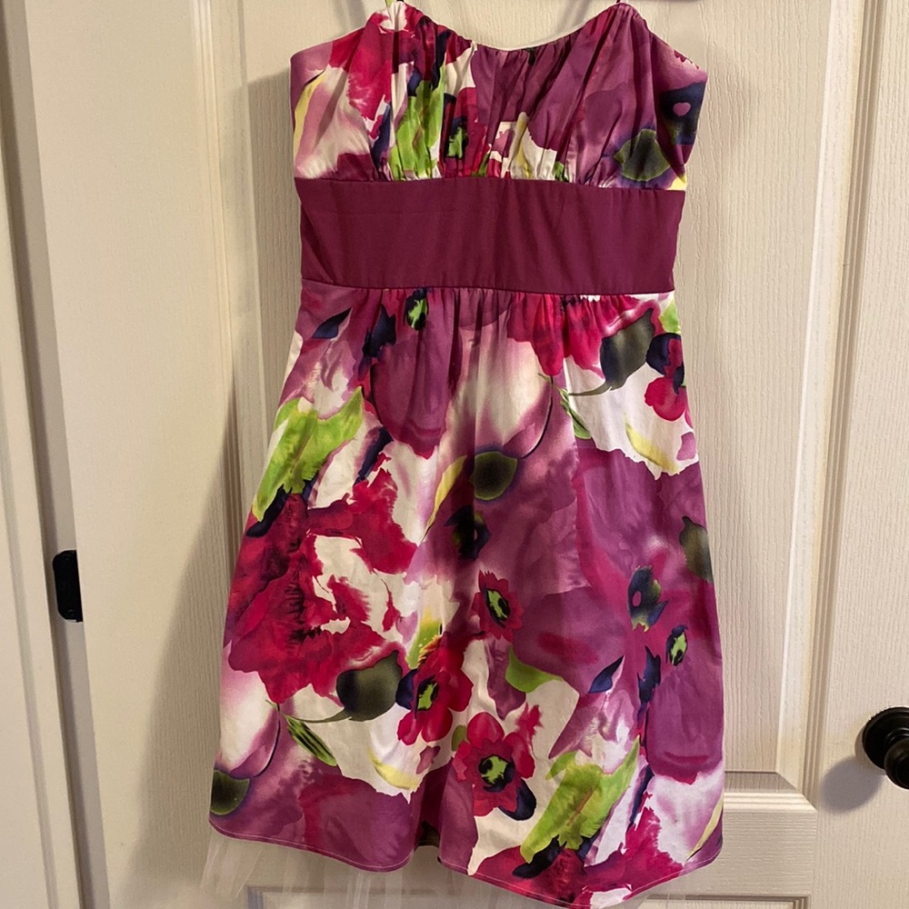 Suzy Shier Flower Pattern Strap Dress - Zip Back With Lacy Hem - Size S